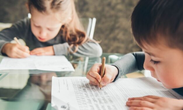 POR QUÉ ES BENEFICIOSO ESCRIBIR A MANO PARA LOS CHICOS