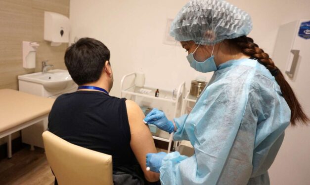 CUÁLES SON LOS PAÍSES QUE YA COMBINAN VACUNAS CONTRA EL CORONAVIRUS PARA COMBATIR LA ESCASEZ Y QUÉ CRITERIOS USAN