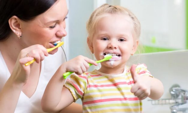 Diez tips para prevenir las caries y la gingivitis en bebés y niños
