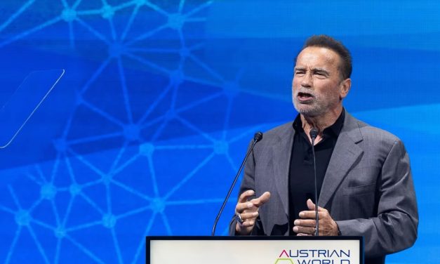 Los 5 alimentos de los que Arnold Schwarzenegger obtiene proteínas sin comer casi carne