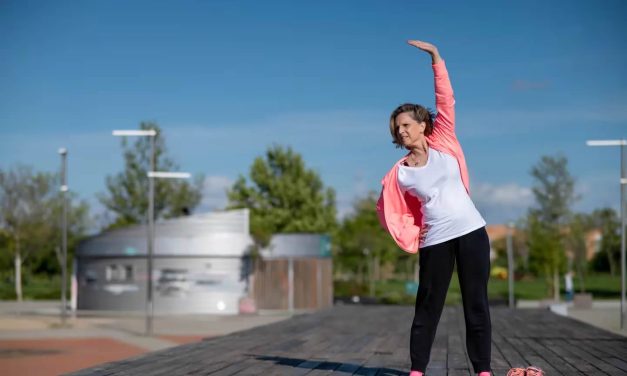 Estos ejercicios sencillos pueden ayudarte durante la menopausia