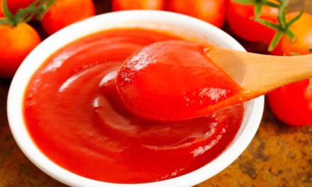 Comer más tomates ayuda a prevenir y controlar la presión arterial alta
