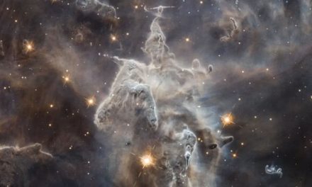 El Hubble captó una espectacular nebulosa con forma de guerrero espacial