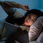Qué es y cómo solucionar el vamping, un hábito que puede condicionar el buen dormir