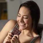 Mito vs. realidad: el consumo de chocolate, ¿causa acné?