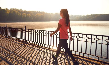 Los 5 beneficios que tiene caminar al menos 30 minutos todas las mañanas