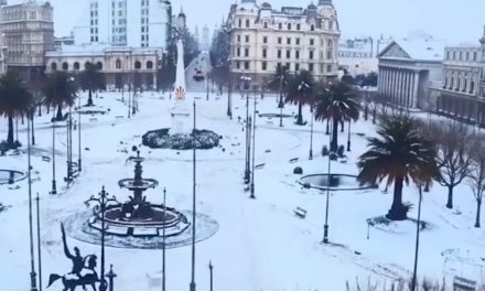 Como viajar en el tiempo: recrean con Inteligencia Artificial cómo se vio Buenos Aires nevada en 1918