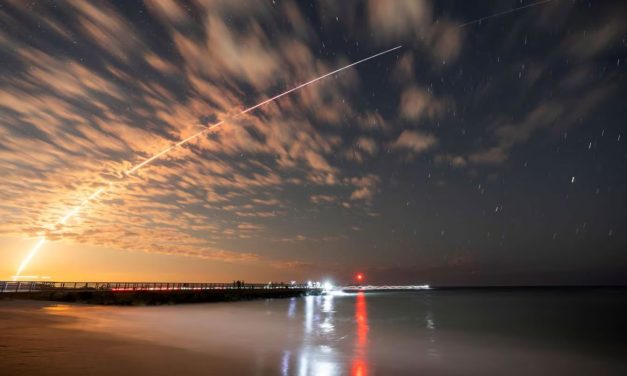 Un astrónomo advirtió que los satélites de Elon Musk estorban el estudio del espacio