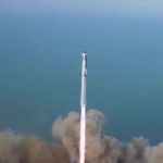 El supercohete de SpaceX fue lanzado con éxito y avanza para ser el “caudillo” de la exploración espacial
