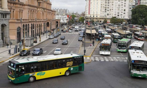 Sospechas sobre una empresa de transporte que cobraría subsidios de más y que financiaría campañas en Moreno