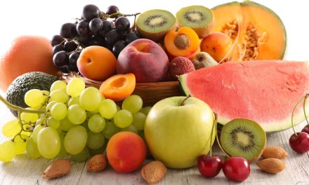 Una reconocida fruta ayuda a producir colágeno y a fortalecer los huesos