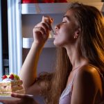 Técnica 5-4-3-2-1: qué es y por qué puede ayudar a controlar los ataques de hambre