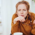 En qué consiste la regla 20-20-20 que puede ayudar a mejorar la vista en menos de un minuto