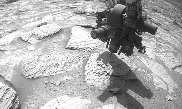 Una roca marciana sorprendió a Curiosity, que quedó atascado durante varios días: “Nunca ocurrió algo así”