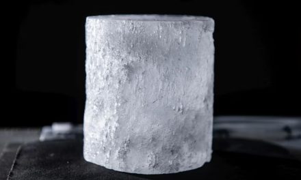 Polvo de estrellas atrapado en hielo antártico revela secretos de la Tierra