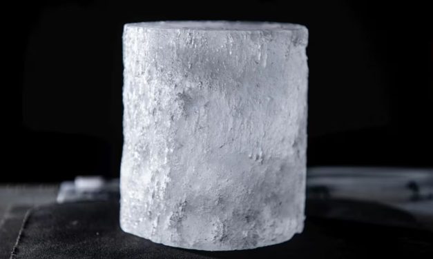Polvo de estrellas atrapado en hielo antártico revela secretos de la Tierra