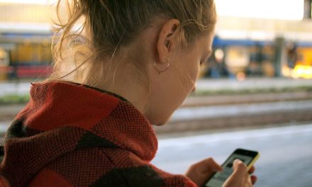 Millones de adolescentes han convertido a la IA en su psicólogo de cabecera