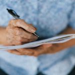 La velocidad al escribir a mano podría ayudar a detectar en forma temprana el deterioro cognitivo