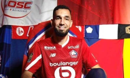 La historia del jugador argelino que volvió al fútbol profesional después de haber sufrido un paro cardíaco