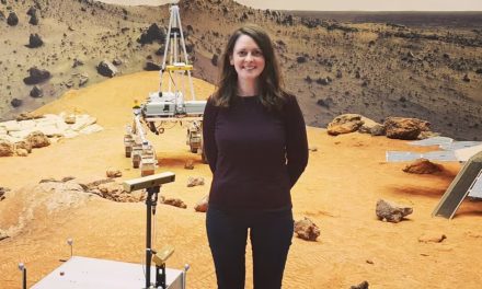 Aplicó a la NASA con 14 años y la rechazaron: fue pasante, limpió un inodoro espacial y ahora lidera la exploración a Marte