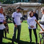En una iniciativa solidaria encabezada por Abel Pintos, plantaron árboles en un hospital público porteño