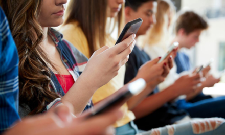 Adolescentes, inteligencia artificial y redes: cuando la exposición digital también se convierte en violencia